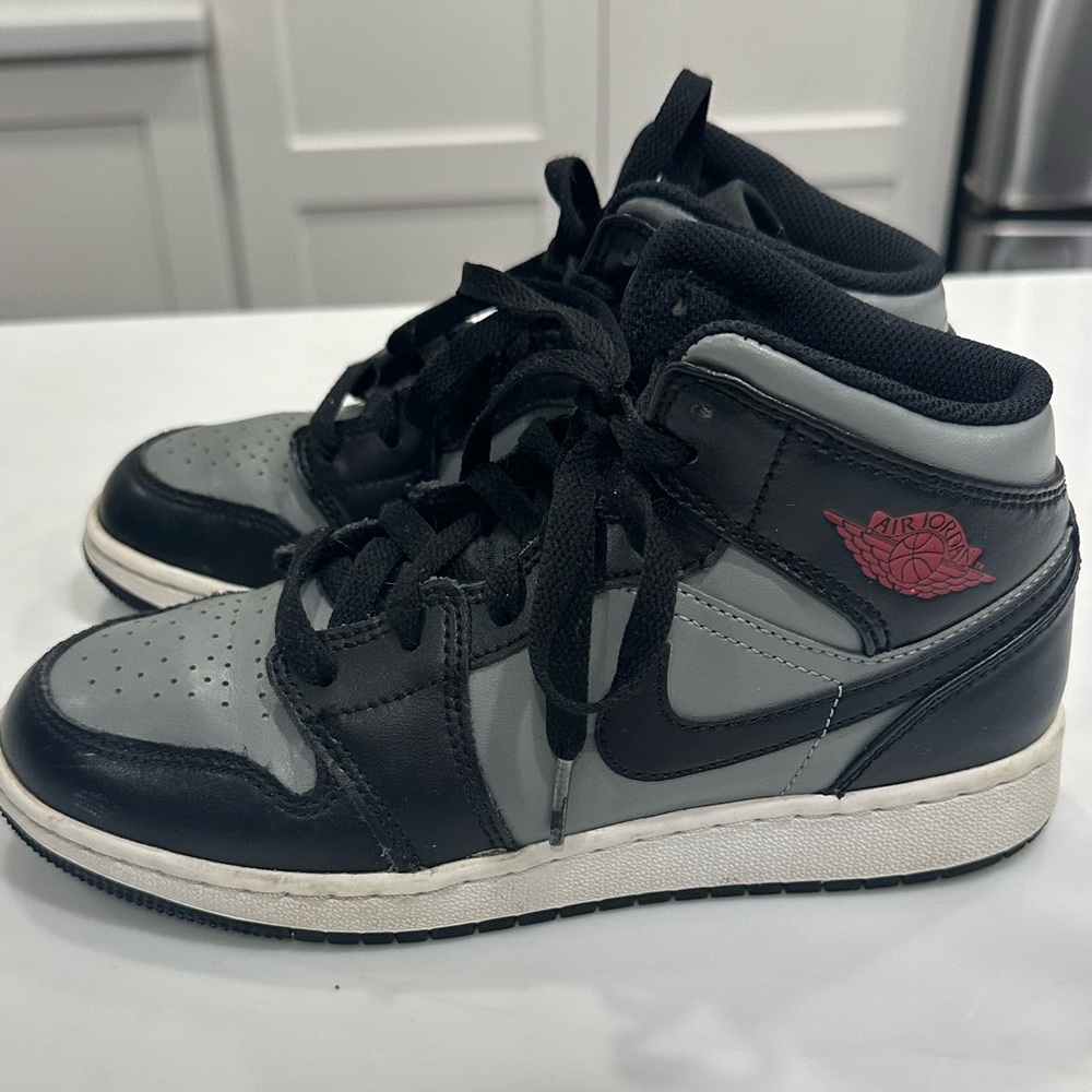 Boys gently used  Size 4 Air Jordan 1 Mid Black/Red/Gray